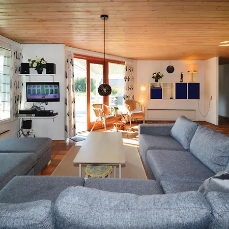 Awesome In Vaeggerlose With Sauna * Bøtø By