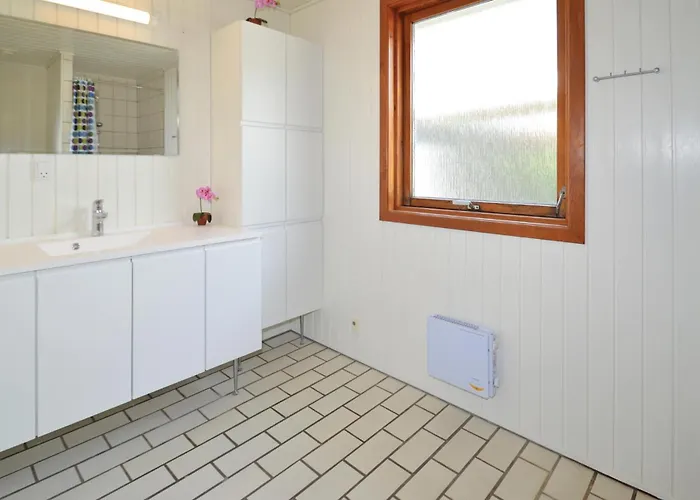 Semesterbostad Awesome In Vaeggerlose With Sauna *
