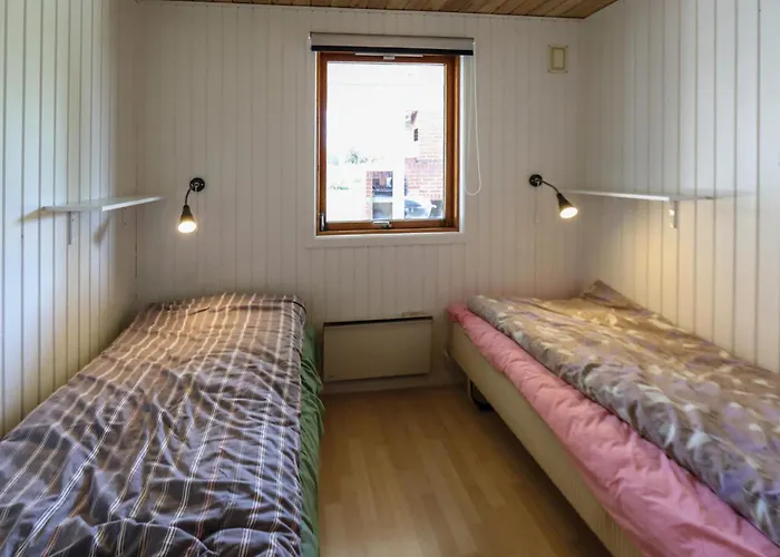 Semesterbostad Awesome In Vaeggerlose With Sauna